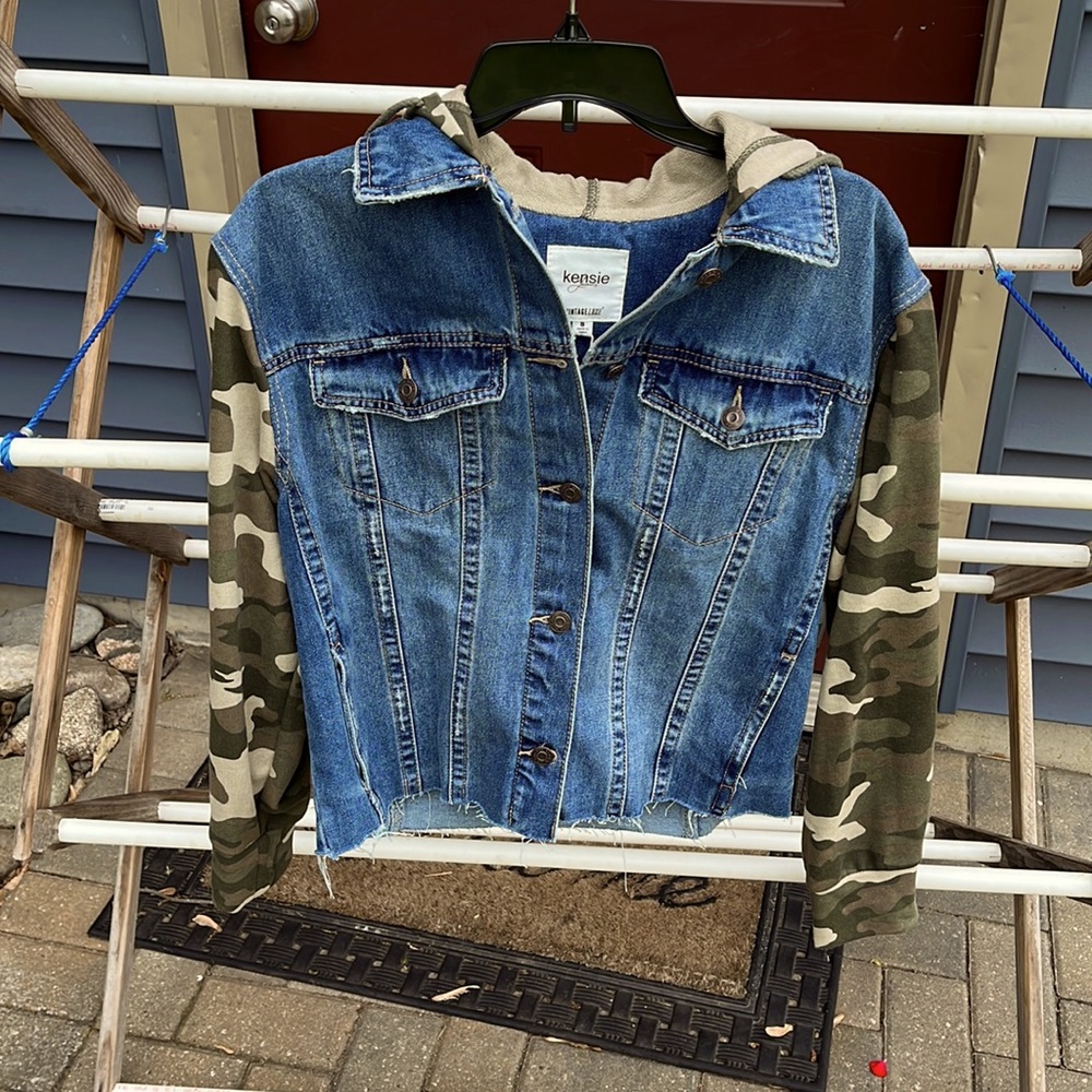 NEVER WORN women’s camo jean jacket, size small